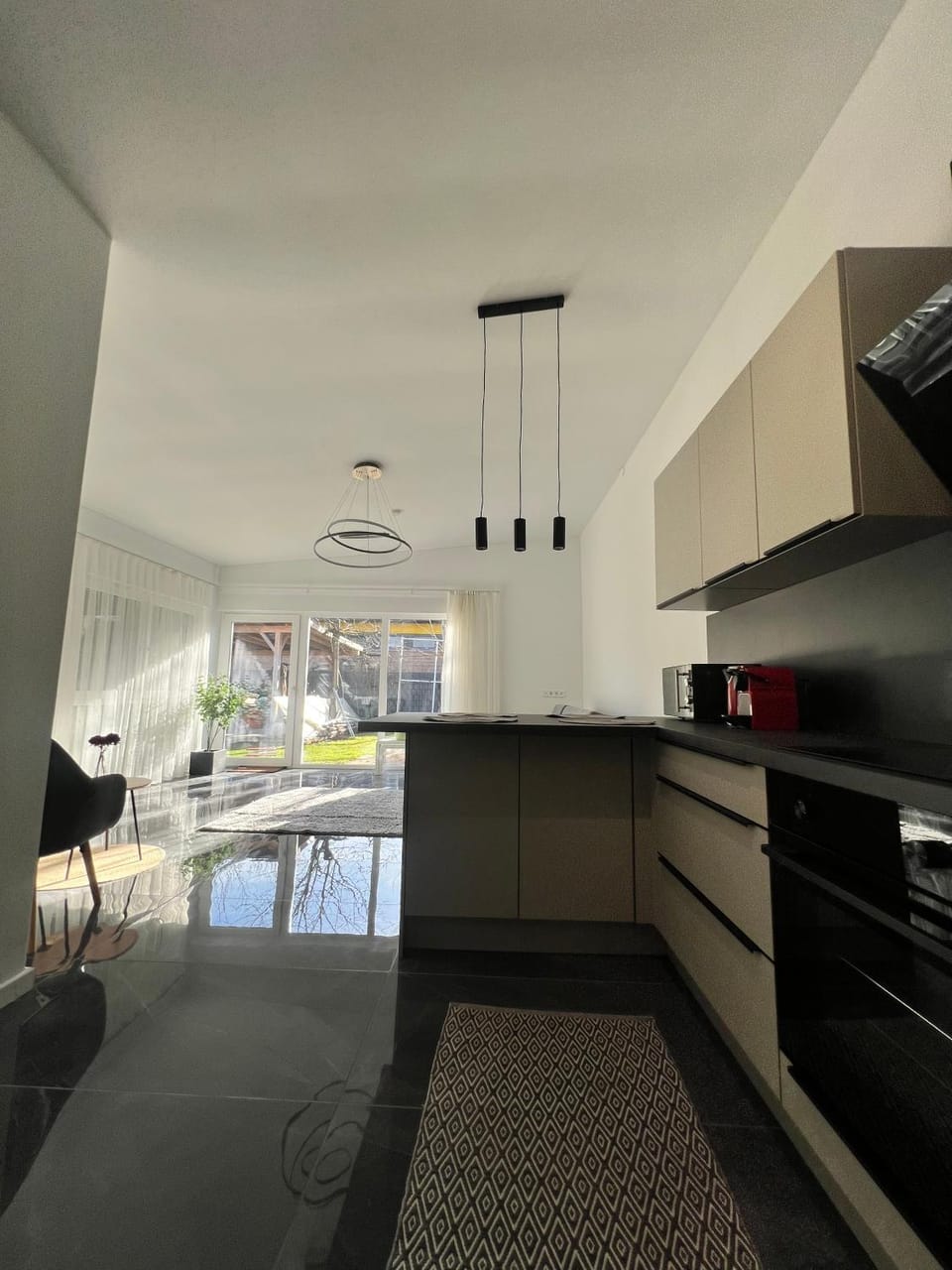 Coffee/tea facilities, View (from property/room), Kitchen or kitchenette, Dining area, oven, stove, kitchen