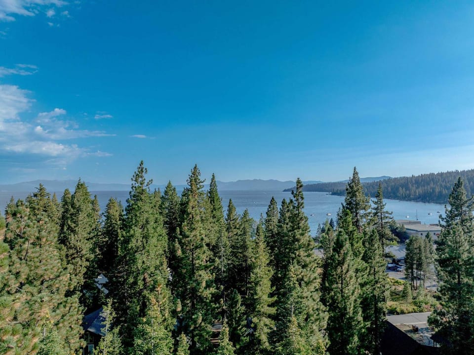 Carnelian Bay 2BR + Loft Near Beach & Trails House in Carnelian Bay