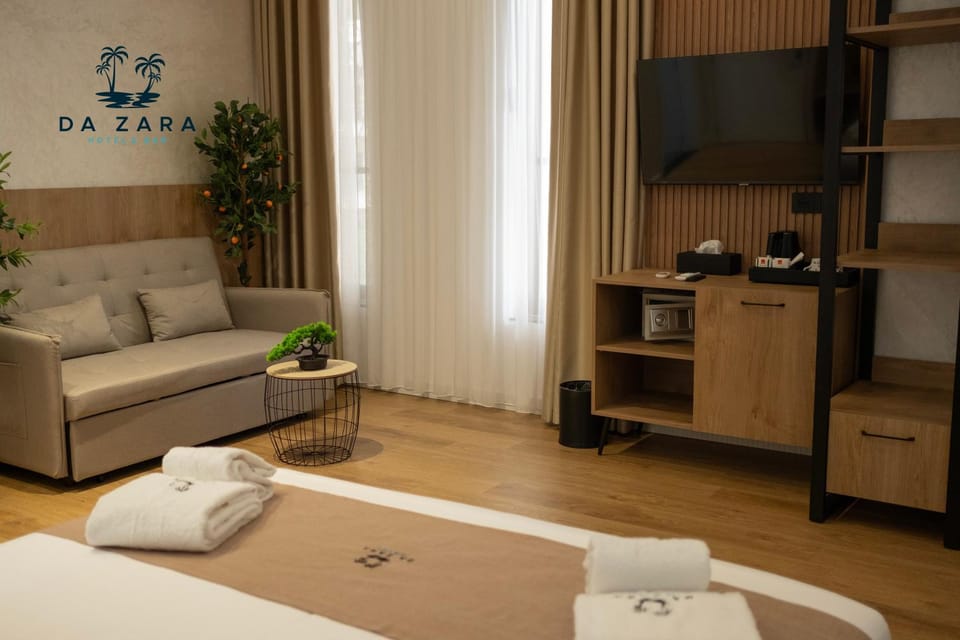 TV and multimedia, Photo of the whole room, Seating area, Bedroom, towels