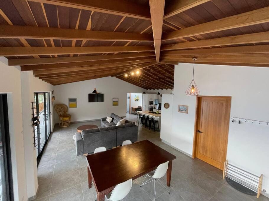 Modern mountain house House in Antioquia