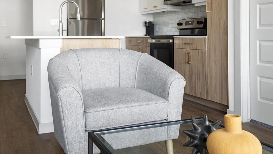 Landing at The Haywood - 1 Bedroom in Slaughter Creek Apartment in Austin