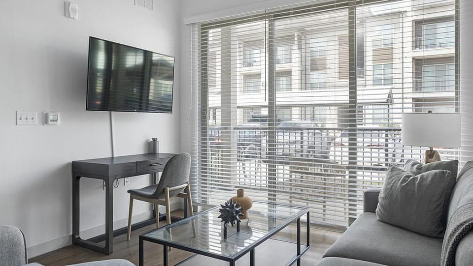 Landing at The Haywood - 1 Bedroom in Slaughter Creek Apartment in Austin