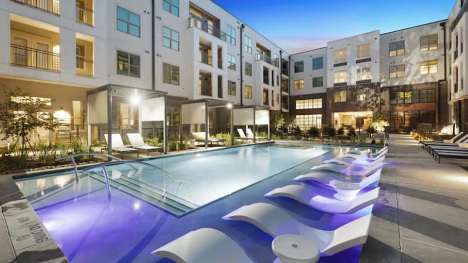 Landing at The Standard in the Heights - 2 Bedrooms in Northside Apartment in Harris County