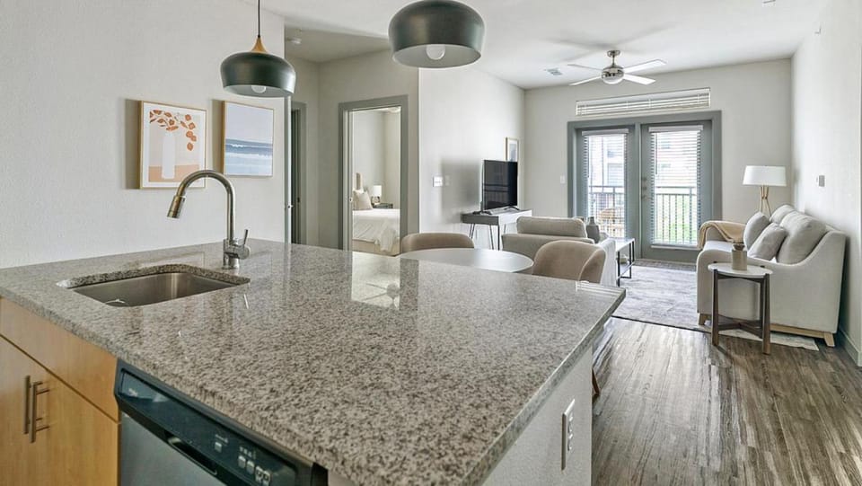 Landing at The Standard in the Heights - 2 Bedrooms in Northside Apartment in Harris County
