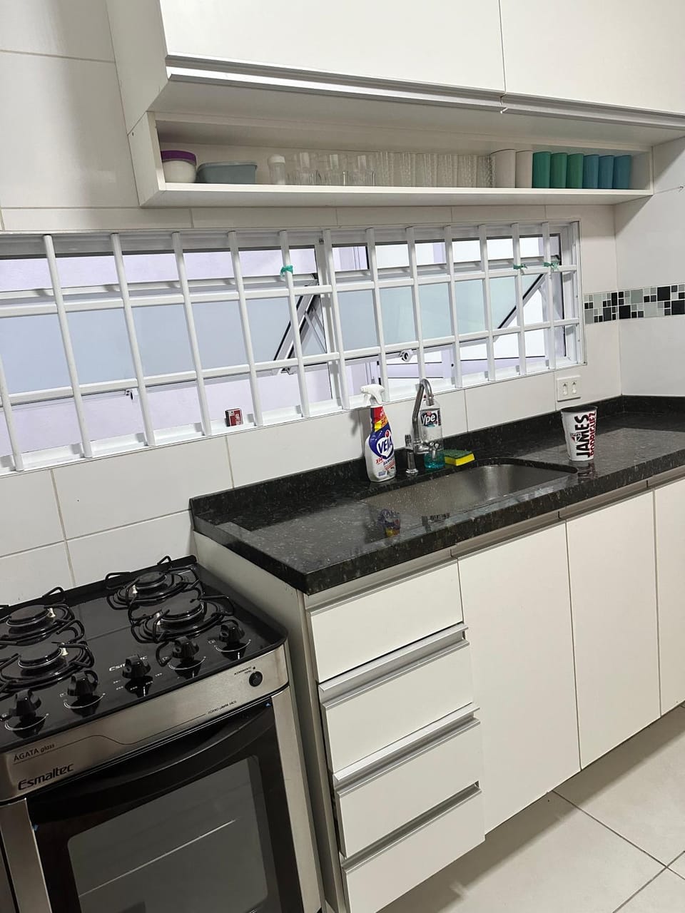 Kitchen or kitchenette, microwave, minibar, stove
