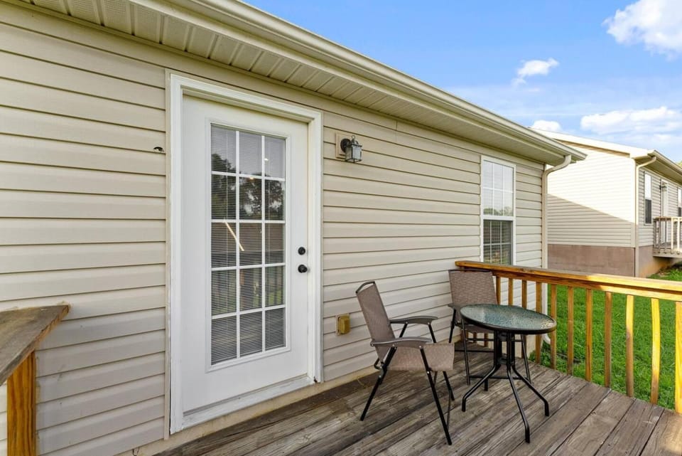 UrbanRetreat 2BR Garage 15 min to UT MedDtwn House in Knoxville