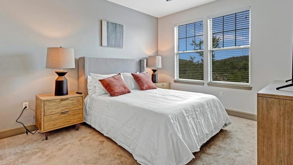 Landing at Cadence Cool Springs - 3 Bedrooms in Downtown Franklin Apartment in Brentwood