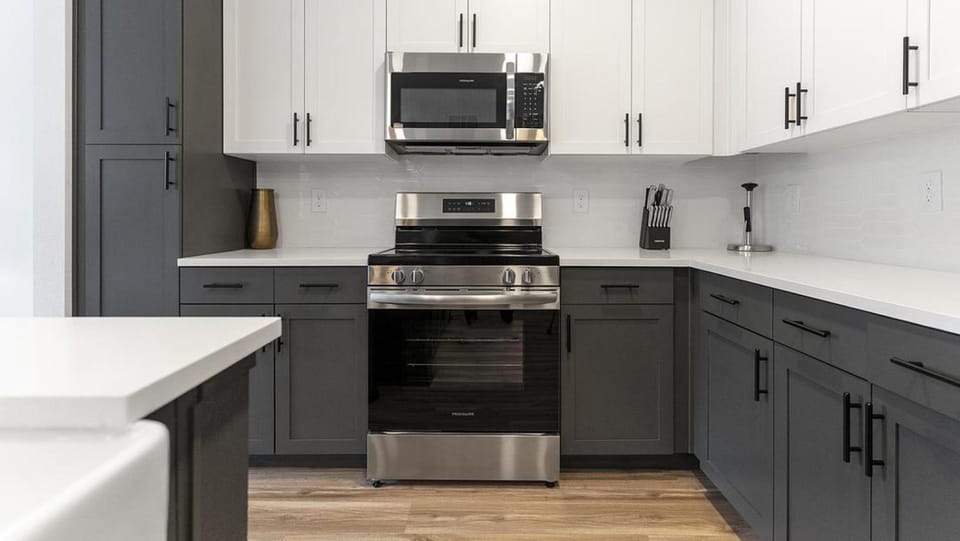 Landing at The Jack on Beach - 2 Bedrooms in Baymeadows Apartment in Jacksonville