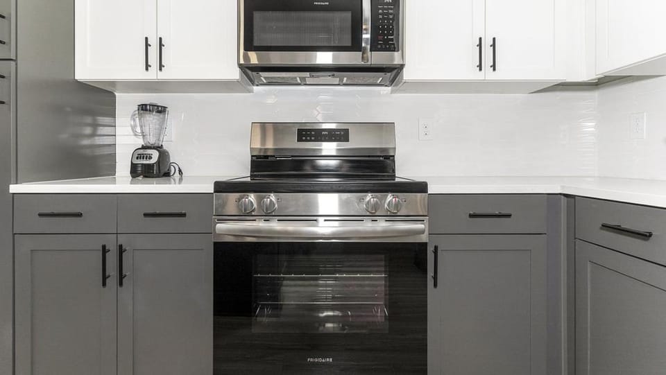 Landing at The Jack on Beach - 1 Bedroom in Baymeadows Apartment in Jacksonville