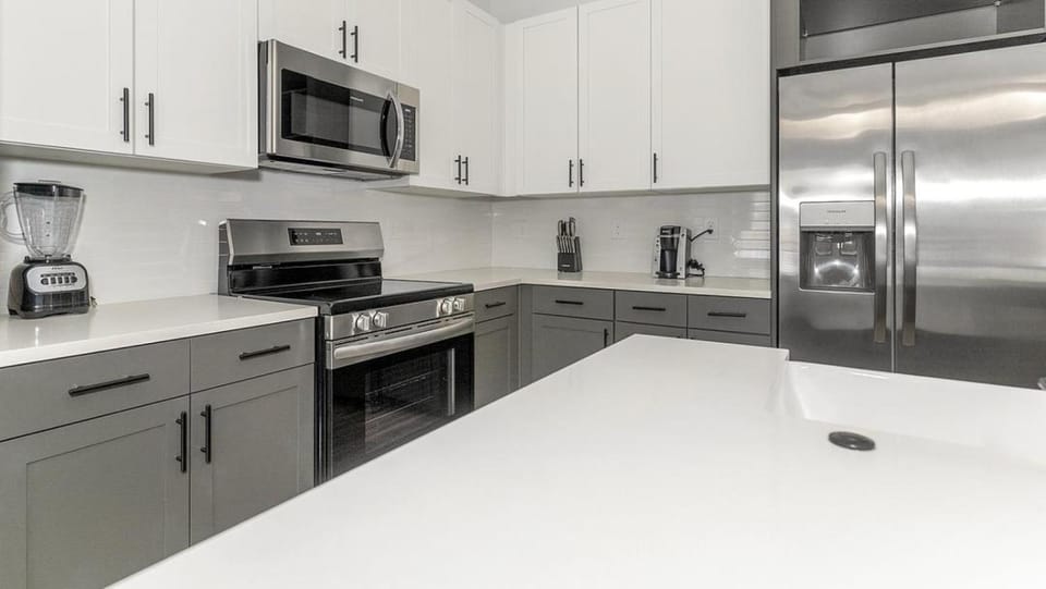 Landing at The Jack on Beach - 1 Bedroom in Baymeadows Apartment in Jacksonville