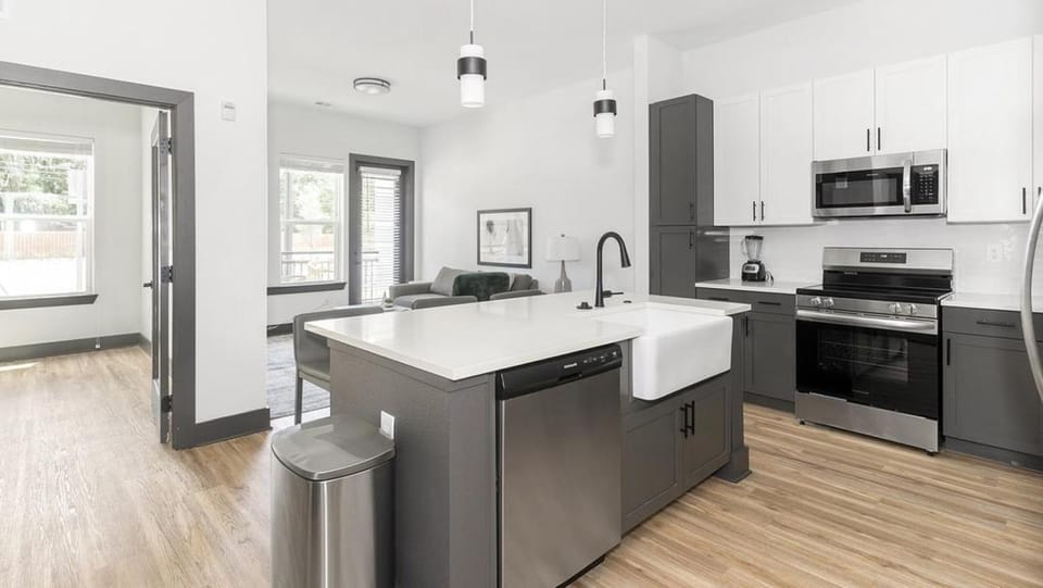 Landing at The Jack on Beach - 1 Bedroom in Baymeadows Apartment in Jacksonville