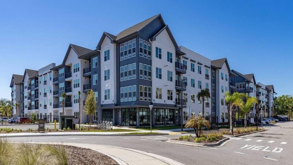 Landing at Eastborough - 2 Bedrooms in San Marco Apartment in Jacksonville
