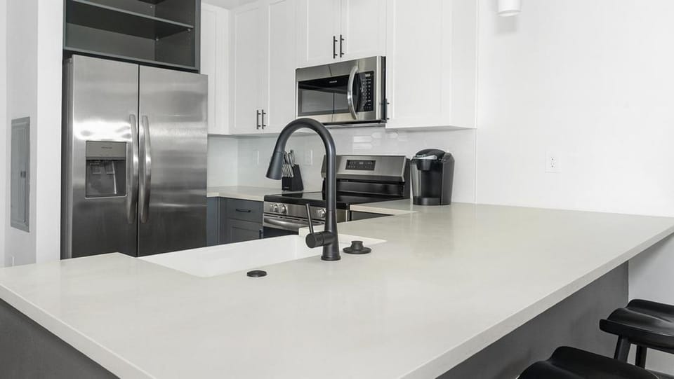 Landing at The Jack on Beach - 1 Bedroom in Baymeadows Apartment in Jacksonville
