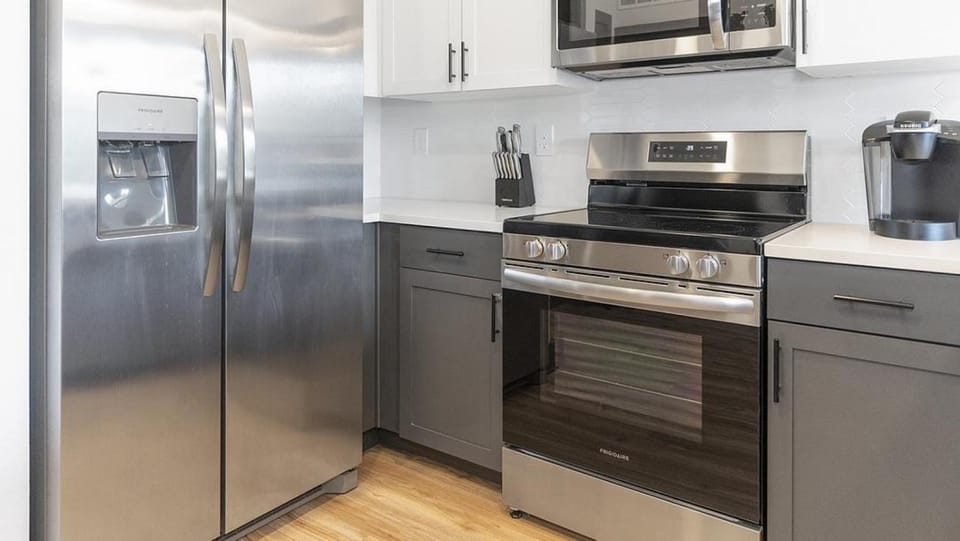 Landing at The Jack on Beach - 1 Bedroom in Baymeadows Apartment in Jacksonville