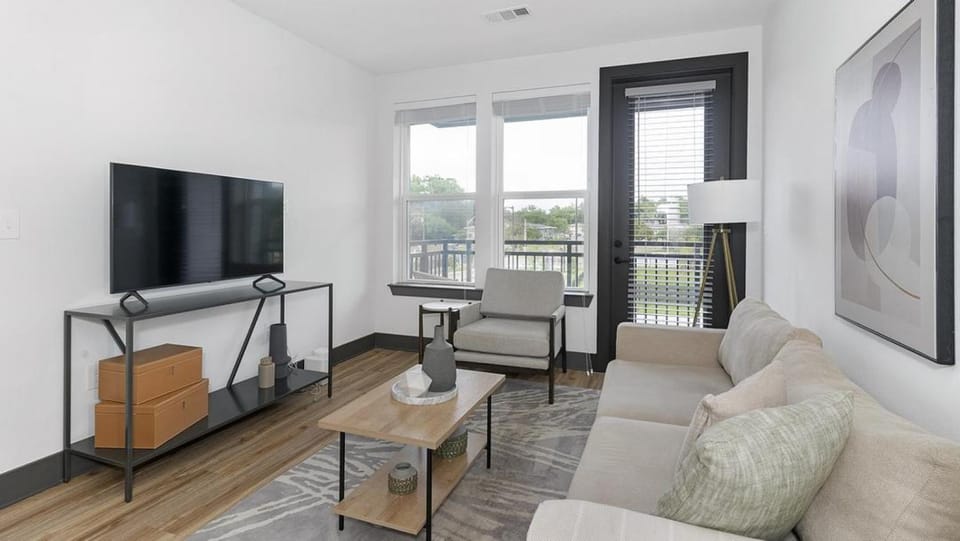 Landing at The Jack on Beach - 1 Bedroom in Baymeadows Apartment in Jacksonville