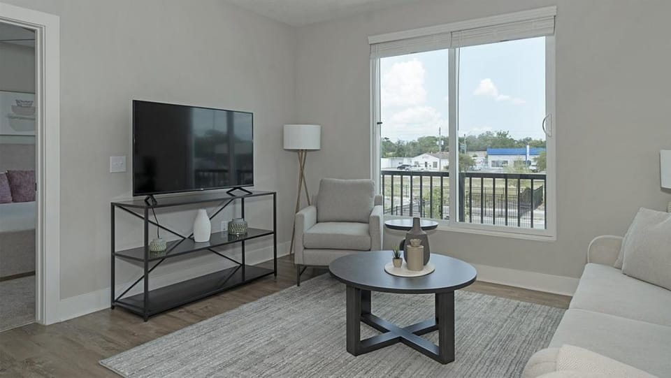 Landing at Eastborough - 2 Bedrooms in San Marco Apartment in Jacksonville