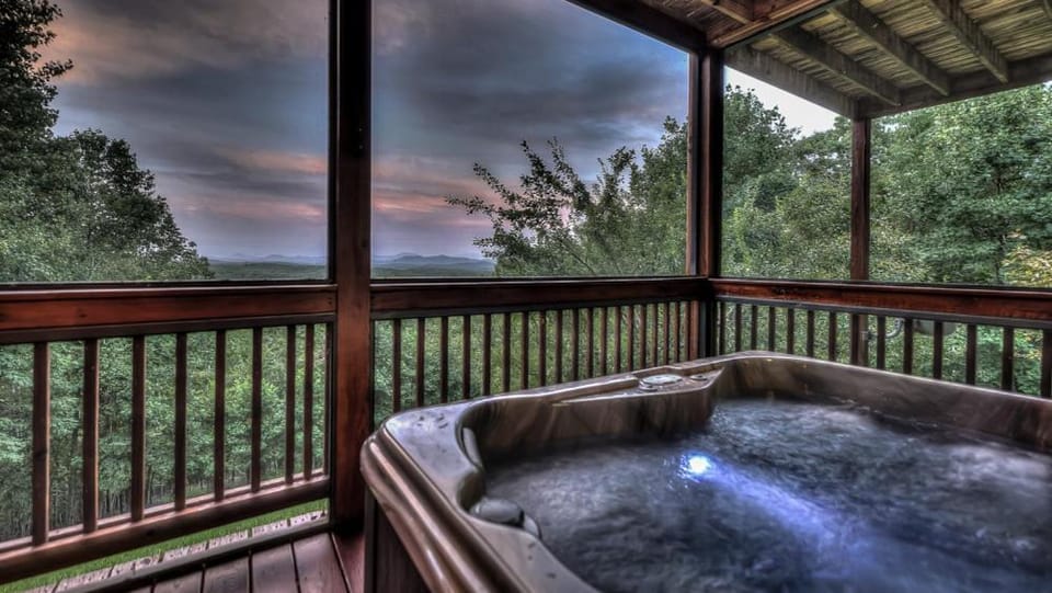 A Bear's Dream House in Tennessee