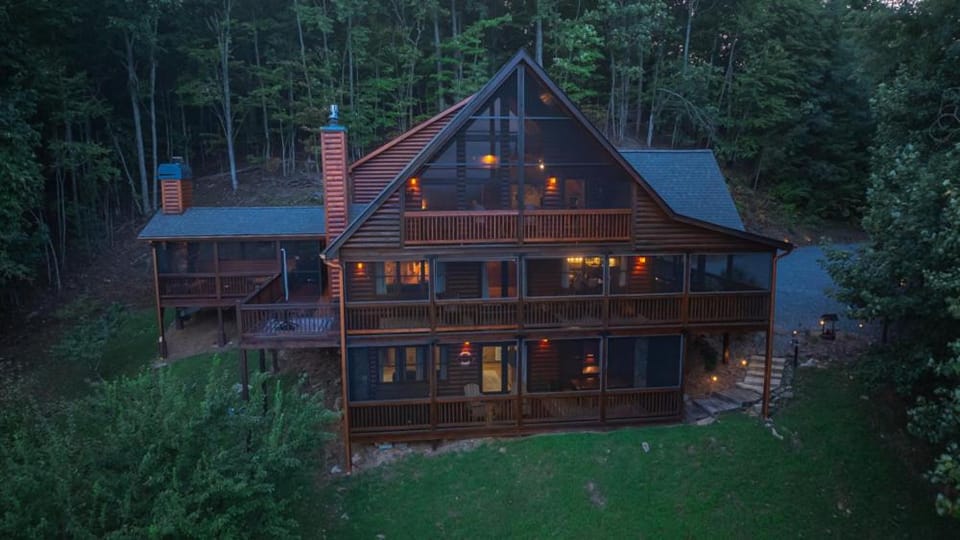 A Bear's Dream House in Tennessee