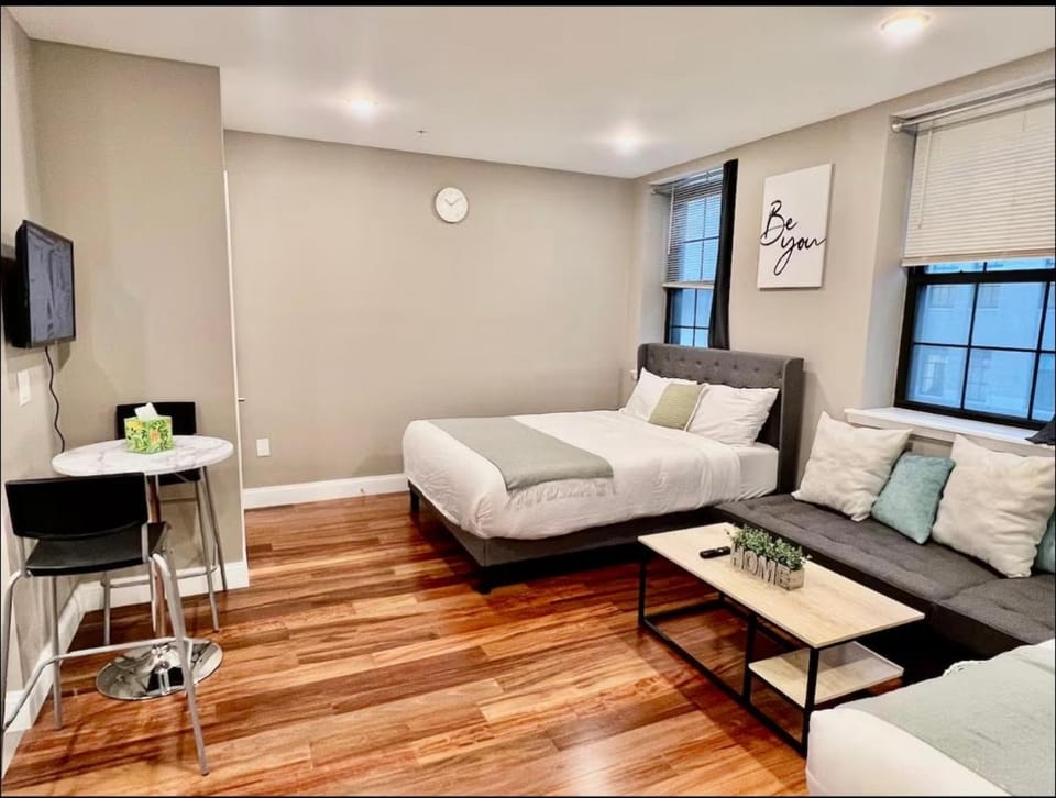 406 Luxury KING BED in central city of Philad Apartment in Philadelphia