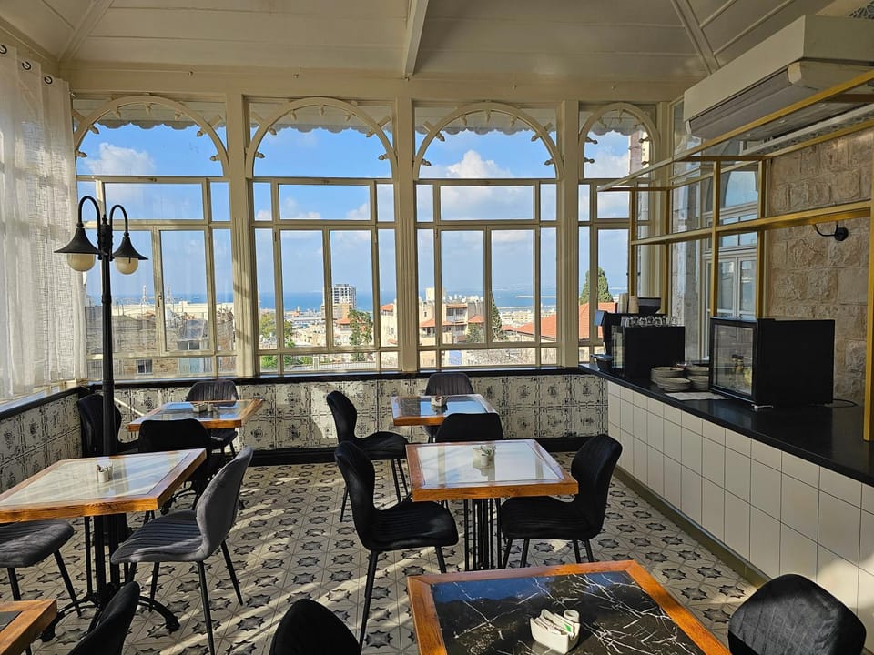 Restaurant/places to eat, Seating area, Sea view