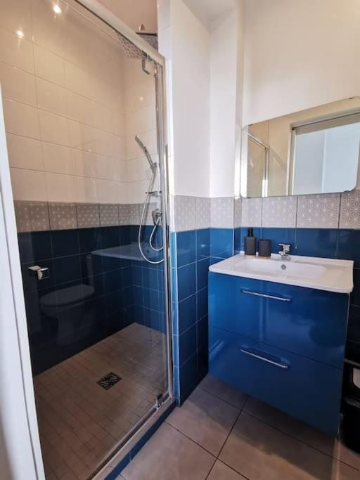 Suite 110 Jacuzzi et Sauna privatisé avec suite Apartment in Île-de-France