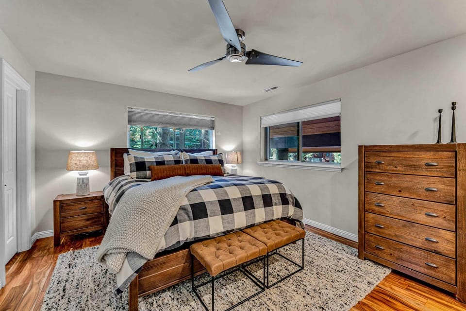 Charming Tahoe Cabin with Private Beach Access Cabin in Tahoe City