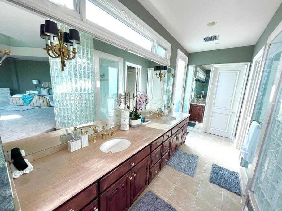 Panorama Valley View Estate Villa in North Tustin