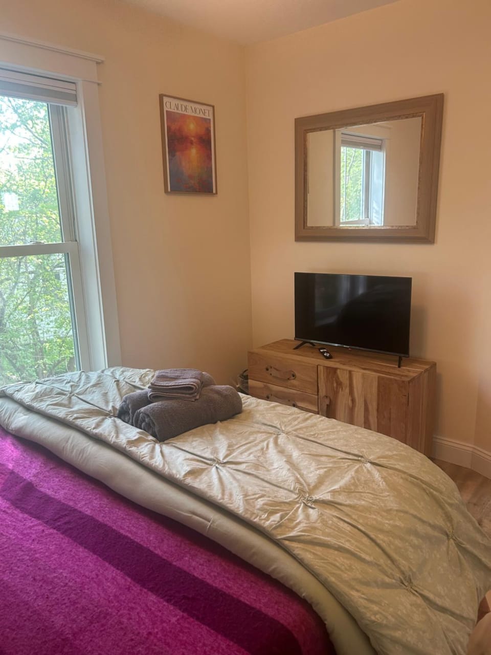 Roberts Lake House Room #3 Vacation rental in Colchester