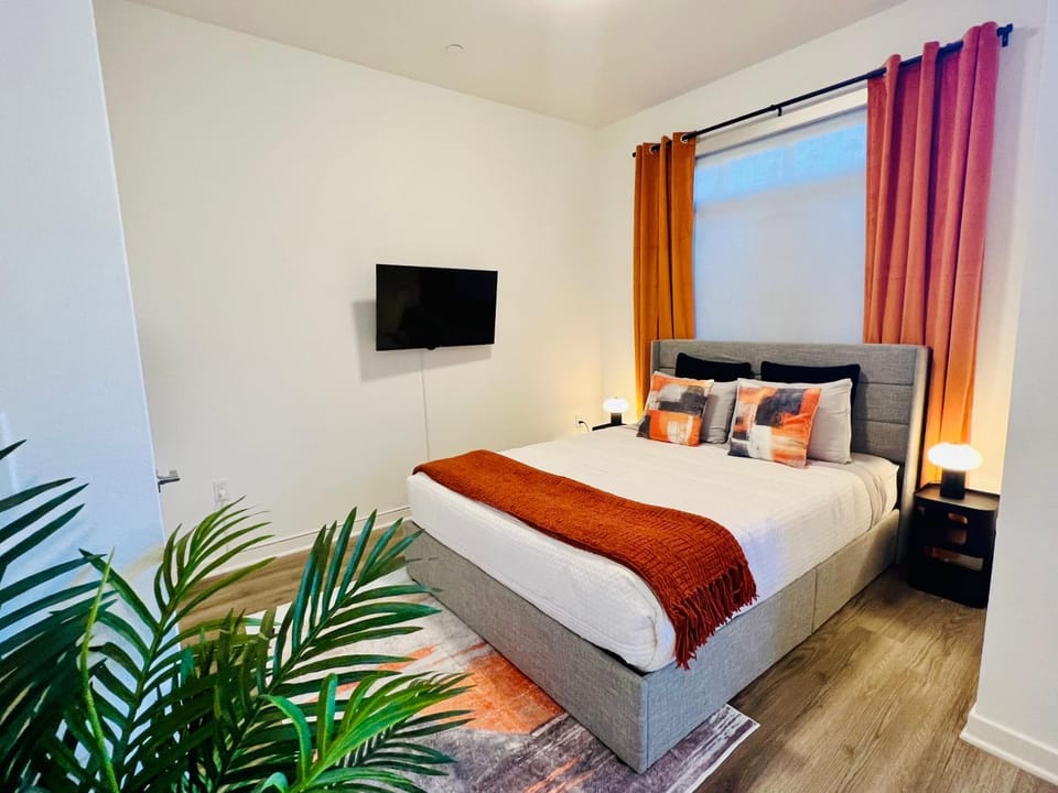 Luxury Open BD w Pool, Parking, & WD 133 Apartment hotel in San Fernando Valley