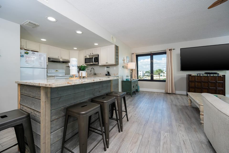 Island Winds West 170 condo Apartment in West Beach