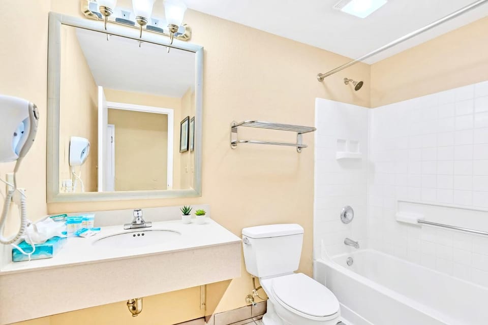 Apartment with Pool & Hot Tub - Close to Universal Studios Inn in Orlando