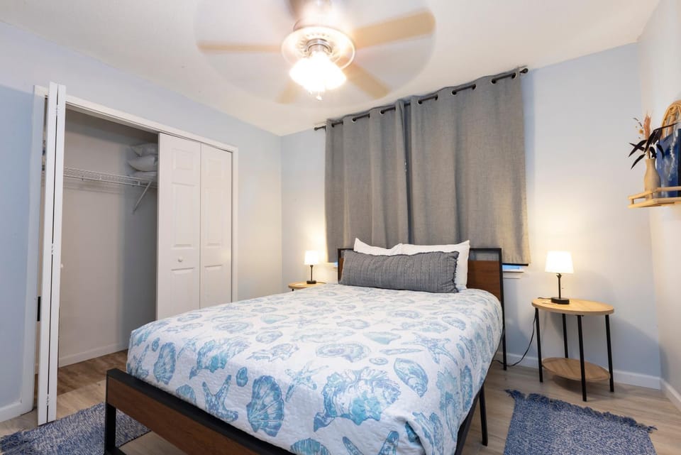 Peaceful Townhouse 1 mile to Beach Okaloosa Island Relax Replenish House in Fort Walton Beach