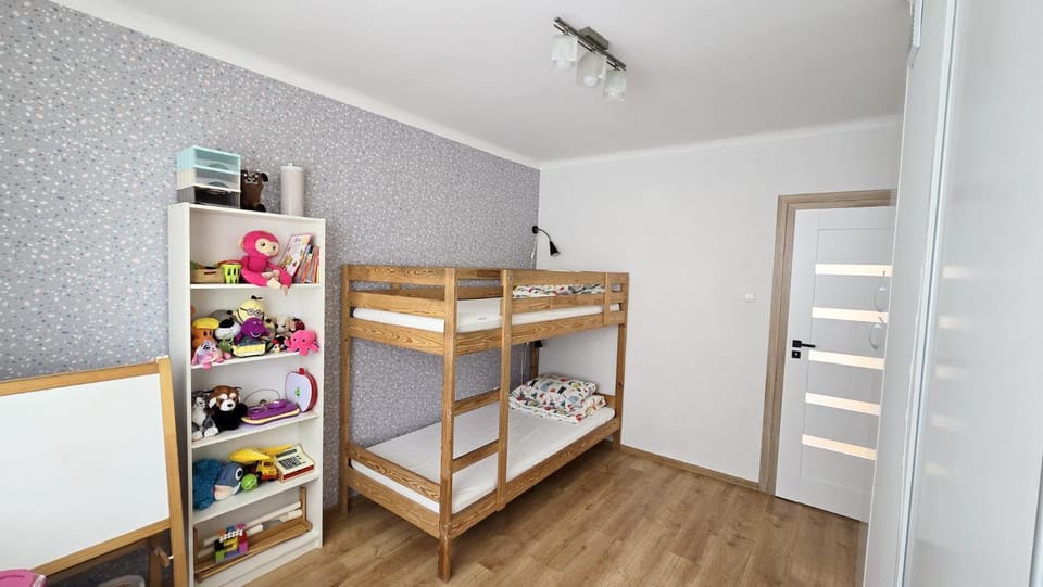 Bed, Photo of the whole room, bunk bed