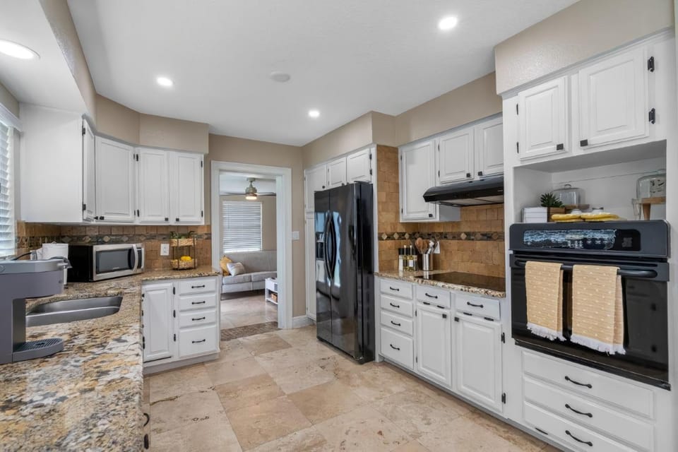 Kitchen or kitchenette, Dining area, dishwasher, minibar, oven, pet friendly, stove, toaster
