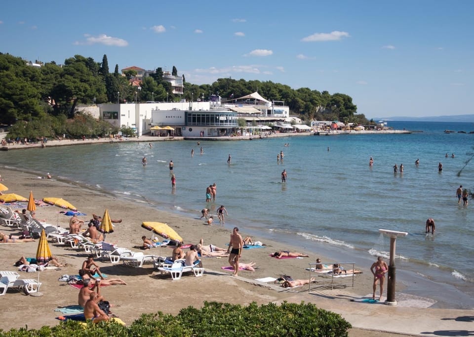 Neighbourhood, Children play ground, Nightclub / DJ, Other, Beach, Hiking, Diving