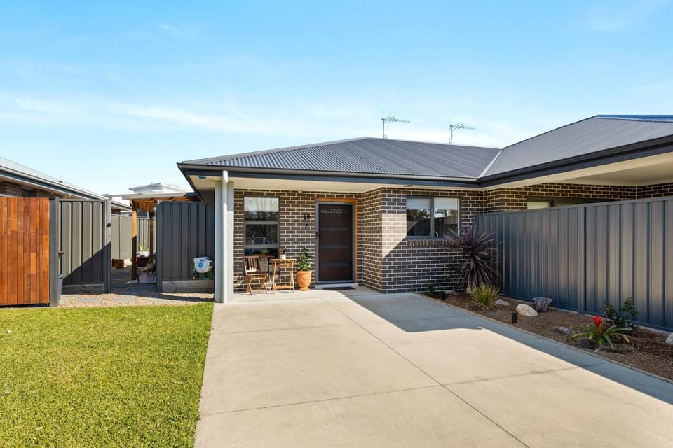 The Bayswood Retreat on Moona Creek by Experience Jervis Bay House in Vincentia