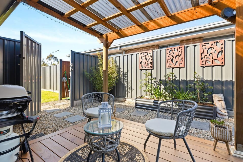 The Bayswood Retreat on Moona Creek by Experience Jervis Bay House in Vincentia