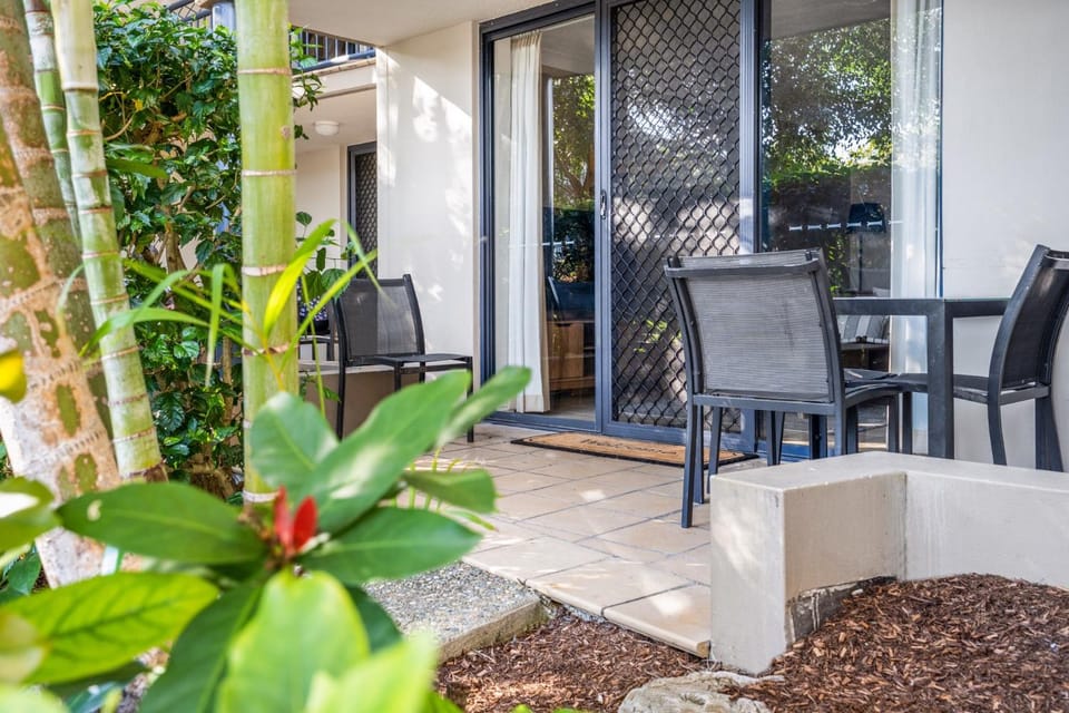 2-Bed Family Haven with Pools BBQ & Playgrounds Apartment in Mermaid Beach