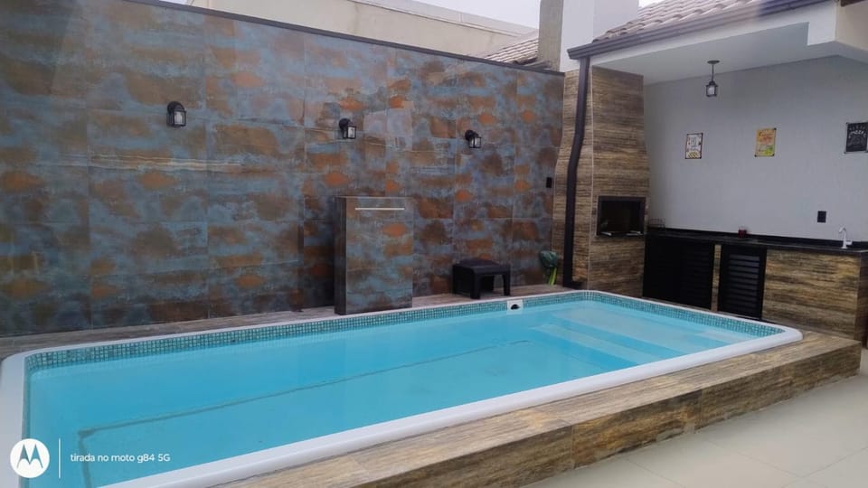 Casa a 300 metros do mar com Piscina House in Guaratuba