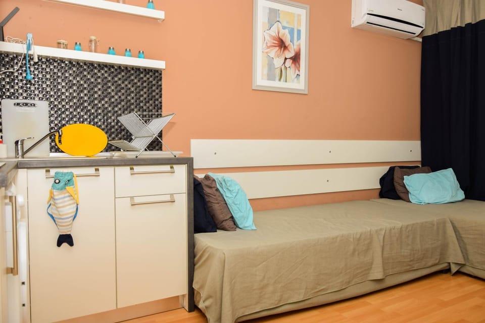 Bed, Coffee/tea facilities, Kitchen or kitchenette, Living room, Dining area