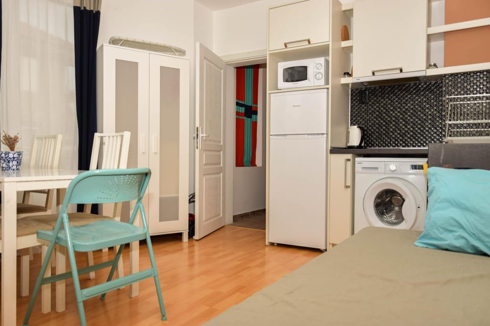 Bed, Coffee/tea facilities, Kitchen or kitchenette, Living room, Dining area