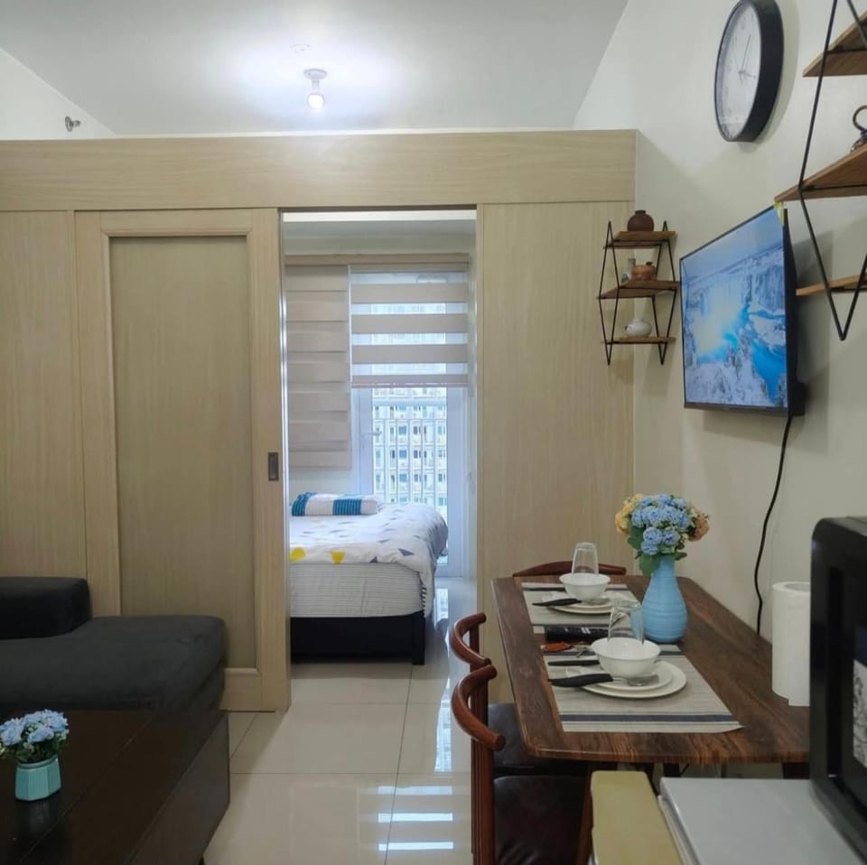 Condo unit open for staycation Apartment in Makati