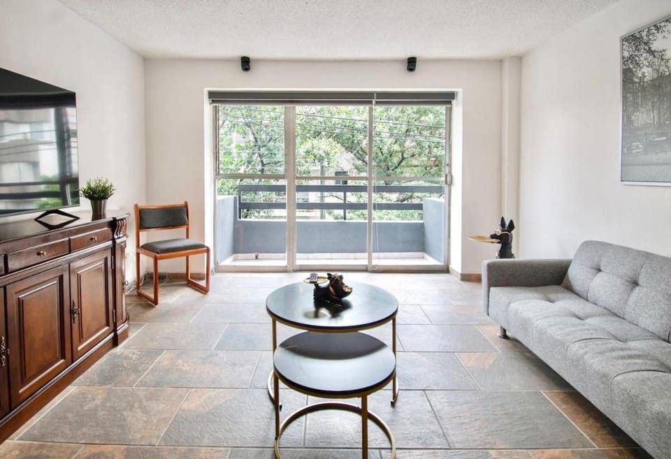 Panchito · Bright & Spacious 3-BR-2BTH, near WTC/ Insurgentes Apartment in Mexico City