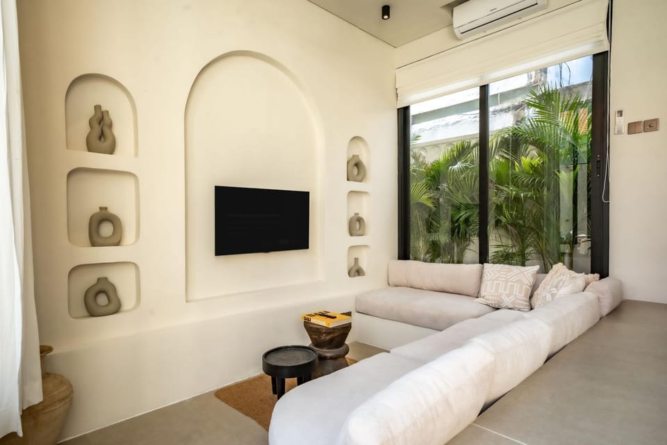 TV and multimedia, Living room, Seating area, air conditioner