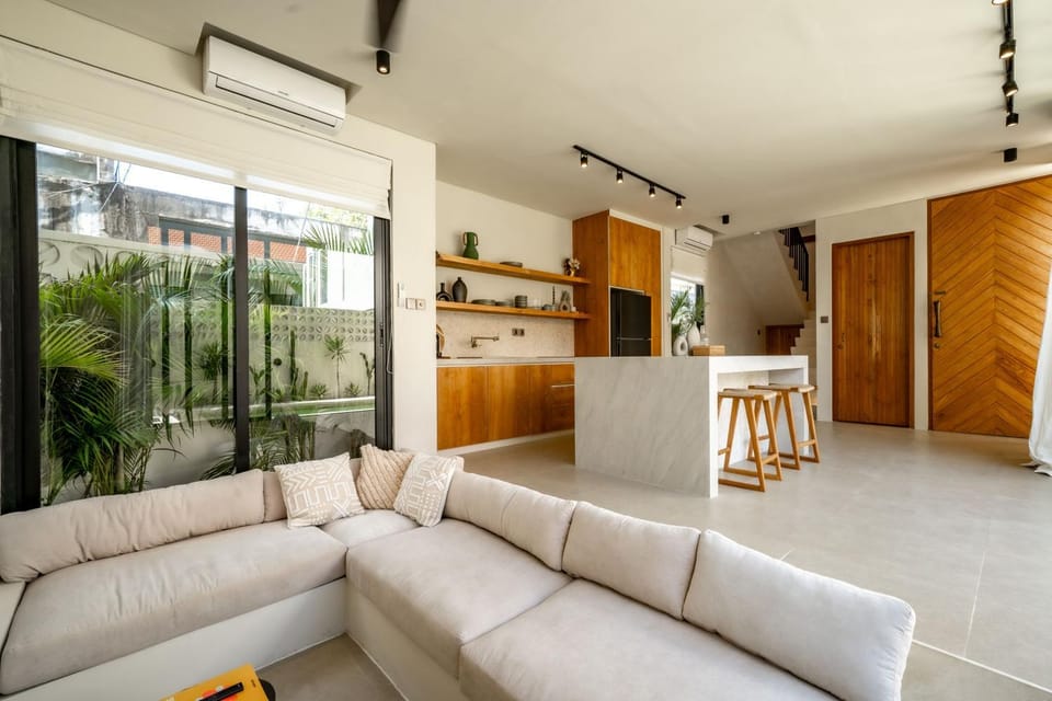 Kitchen or kitchenette, Living room, Seating area, Dining area