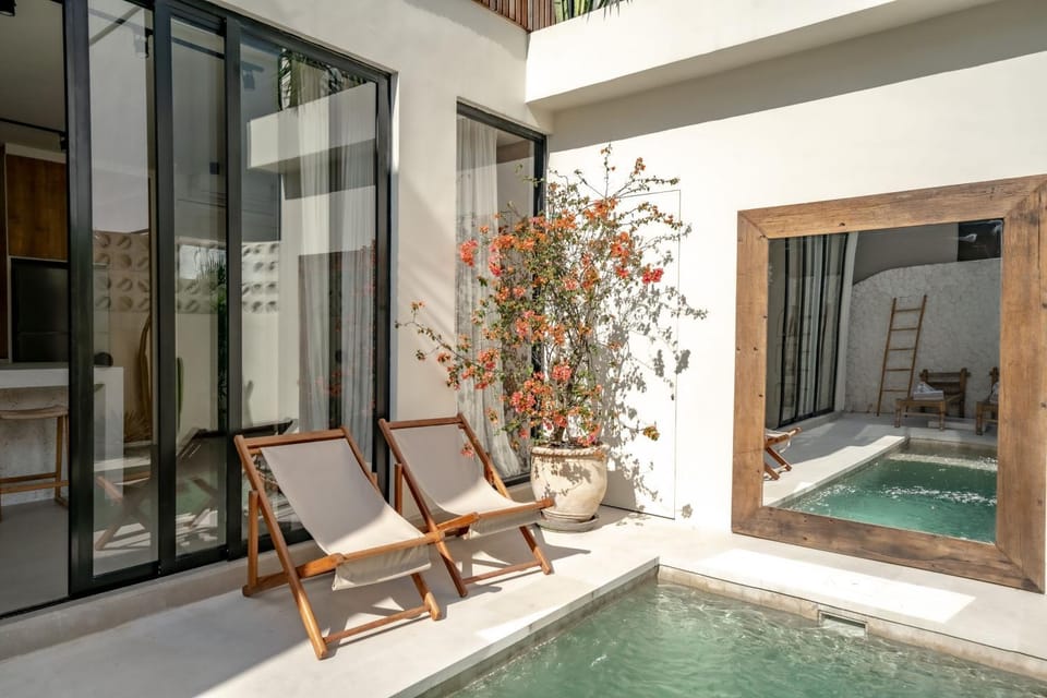 Pool view, Swimming pool, sunbed