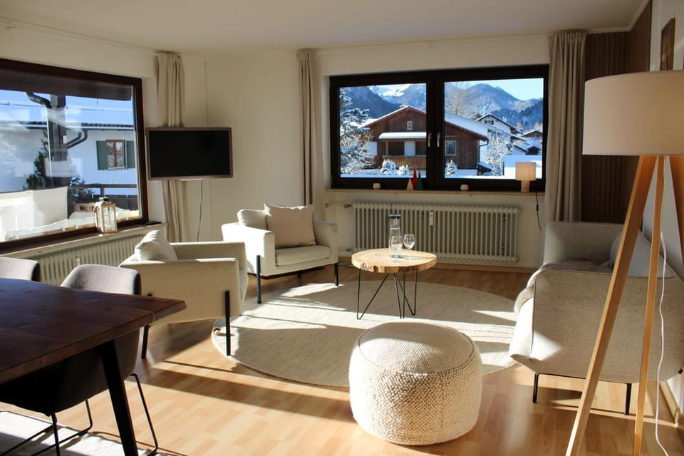TV and multimedia, Living room, Mountain view