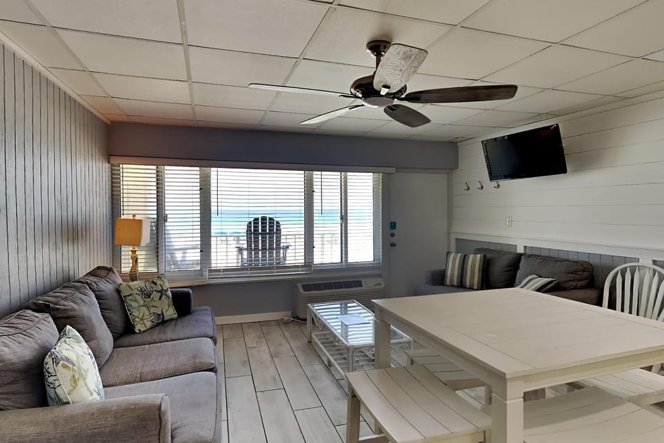TV and multimedia, View (from property/room), Living room, Seating area, Sea view, furniture, heating, air conditioner