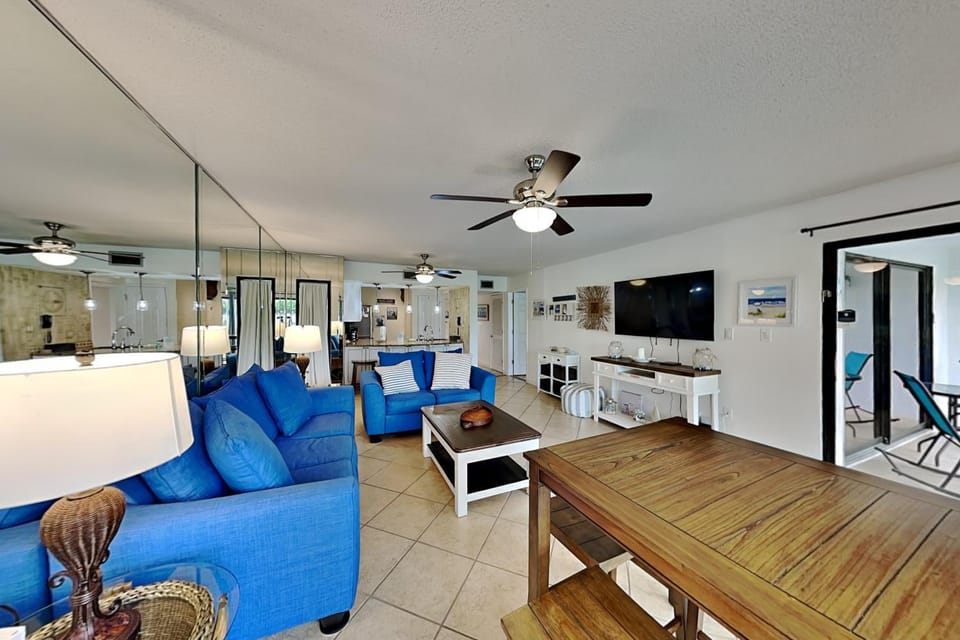 Edgewater Villa #2008 Gulf Breeze Getaway House in Panama City Beach