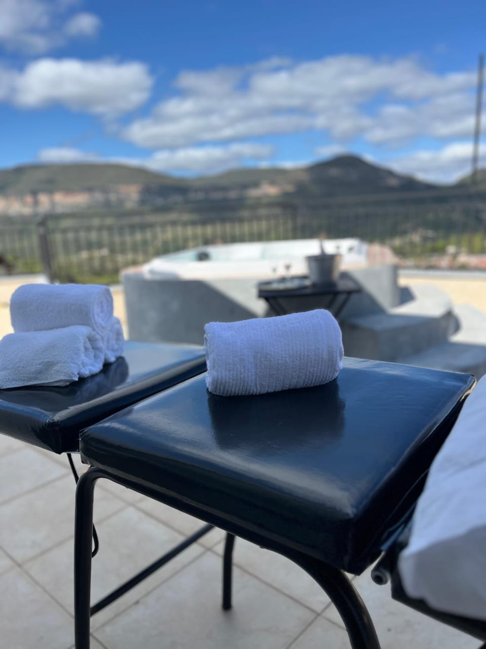 Day, Natural landscape, Hot Tub, View (from property/room), Balcony/Terrace, Mountain view, sunbed, towels